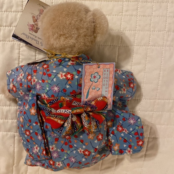 Muffy Vanderbear , Kyoto Blossoms collectible bear - Picture 2 of 4